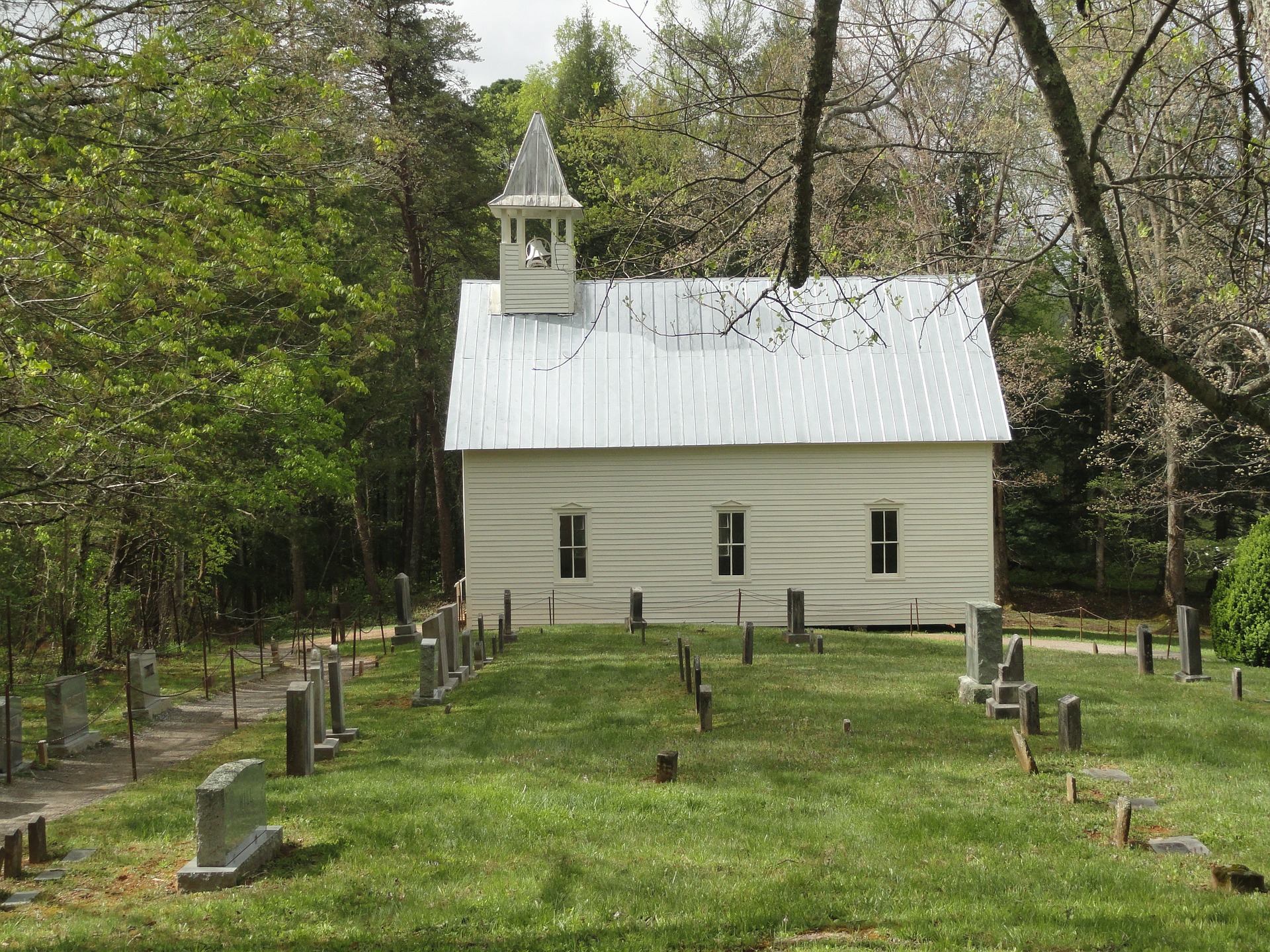 old-church-591690_1920